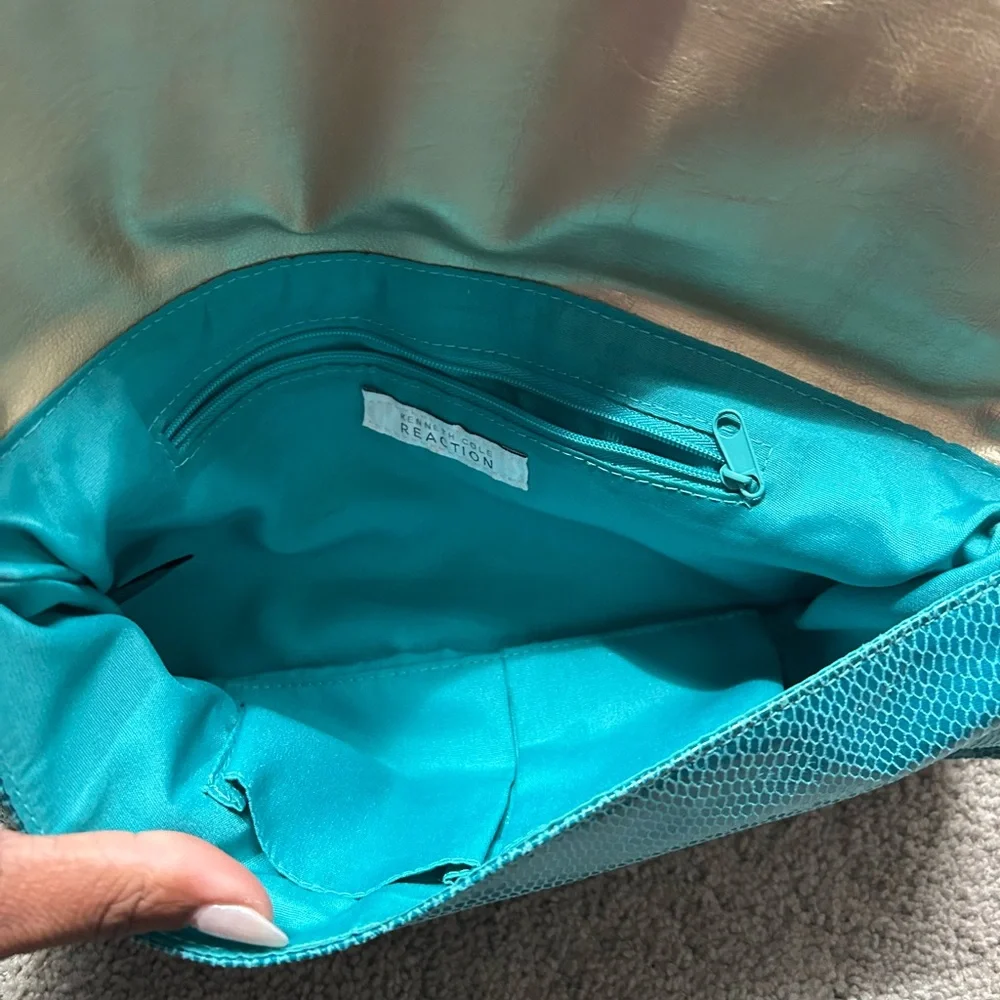 Kenneth Cole‎ Reaction Clutch